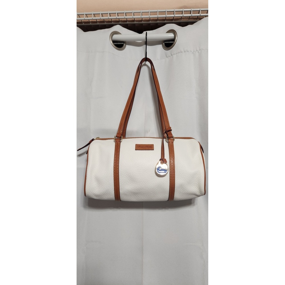 Dooney & Bourke White Pebbled Leather Barrel Bag Tan Trim Duck Charm - Picture 2 of 12